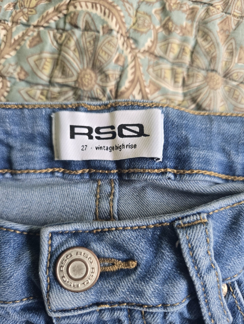 RSQ Vintage High Rise Distressed Jean Shorts Women's Size 27 / 4 - Picture 4 of 5